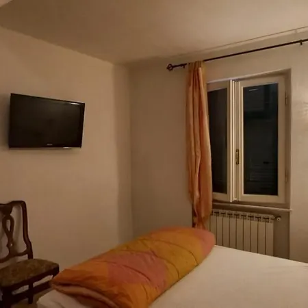 La Casa Gialla Ortonovo Exterior photo