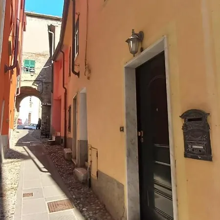 La Casa Gialla Ortonovo Exterior photo
